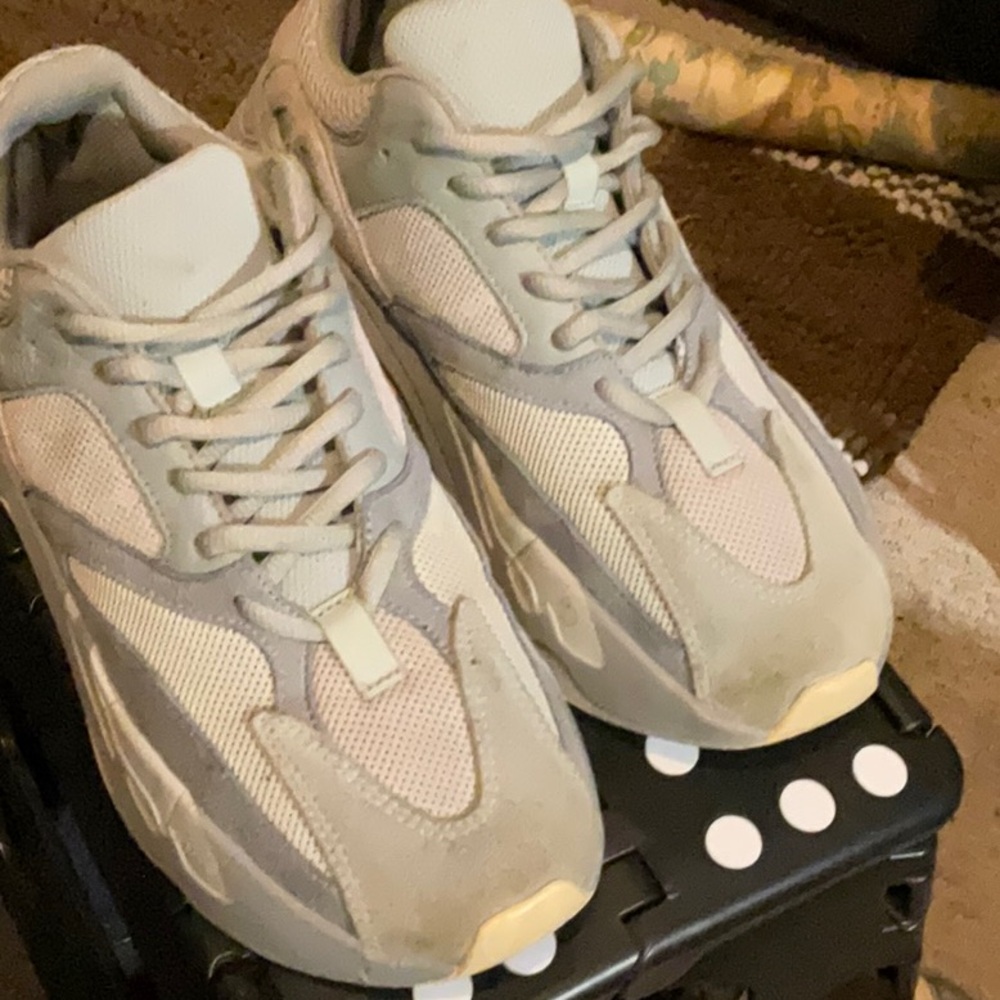 Adidas Yeezy Boost 700 Inertia size 8